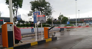 西安鹹陽國際機場停車設備試運行
